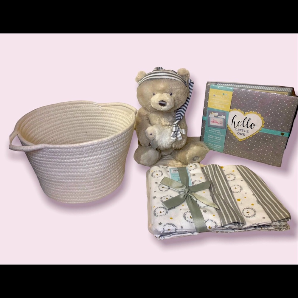 Baby Gund Sleepy Time Bear Animated Basket Bundle Photo Book Receiving Blankets